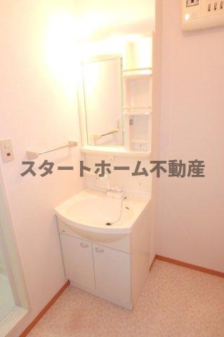 洗面設備　スペースが確保できる洗面所です