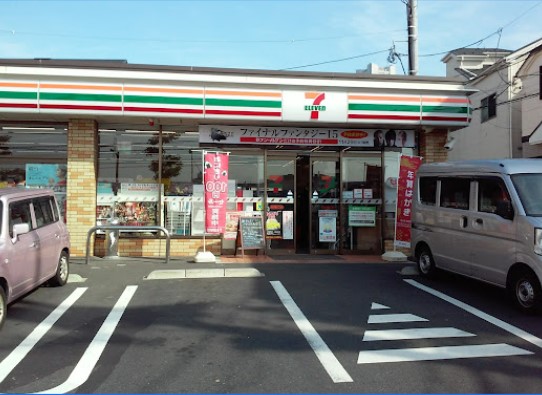 コンビニ　セブンイレブン 横浜伊勢町3丁目店（コンビニ）まで358m