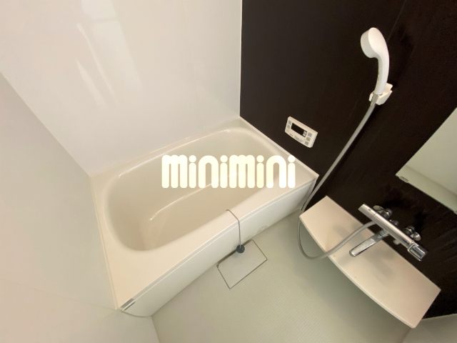 バス・シャワールーム　浴室乾燥と追い焚き機能付きのバスルームです。