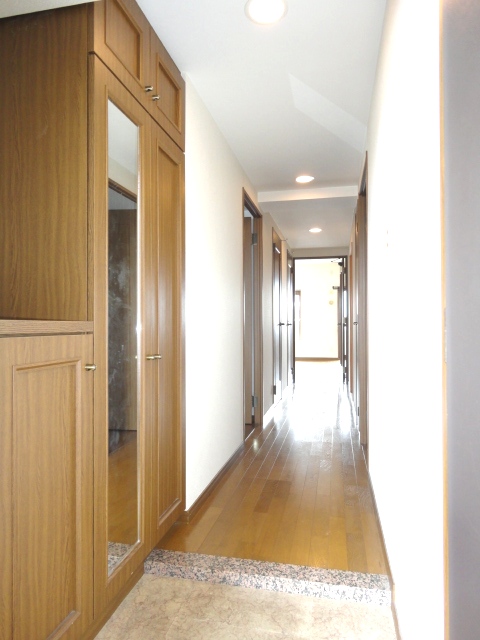 玄関　ゆったりとした玄関です※別号室の写真になります