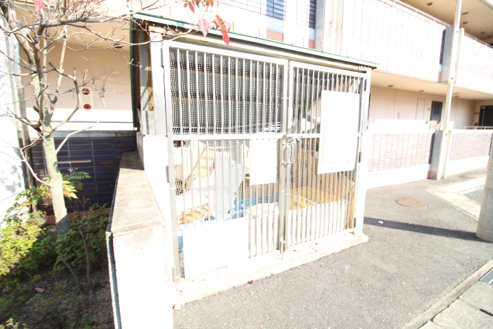 その他共有部分　敷地内ゴミステーションです☆