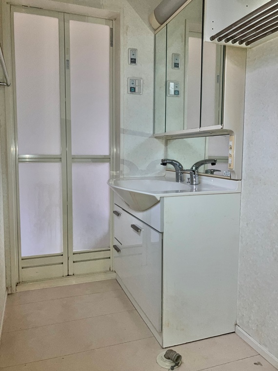 洗面設備　スペースが確保できる洗面所です