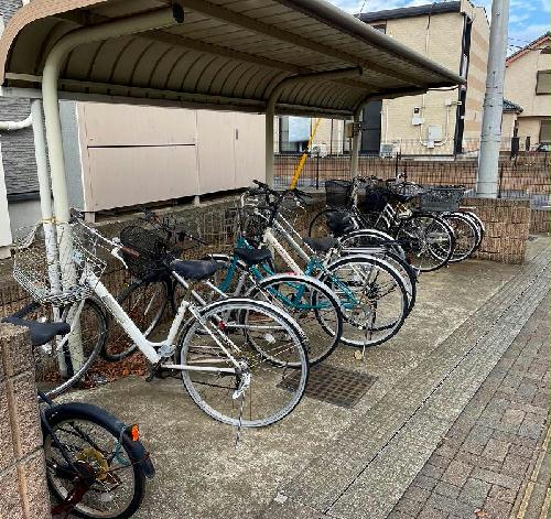 その他共有部分　屋根付き駐輪場完備