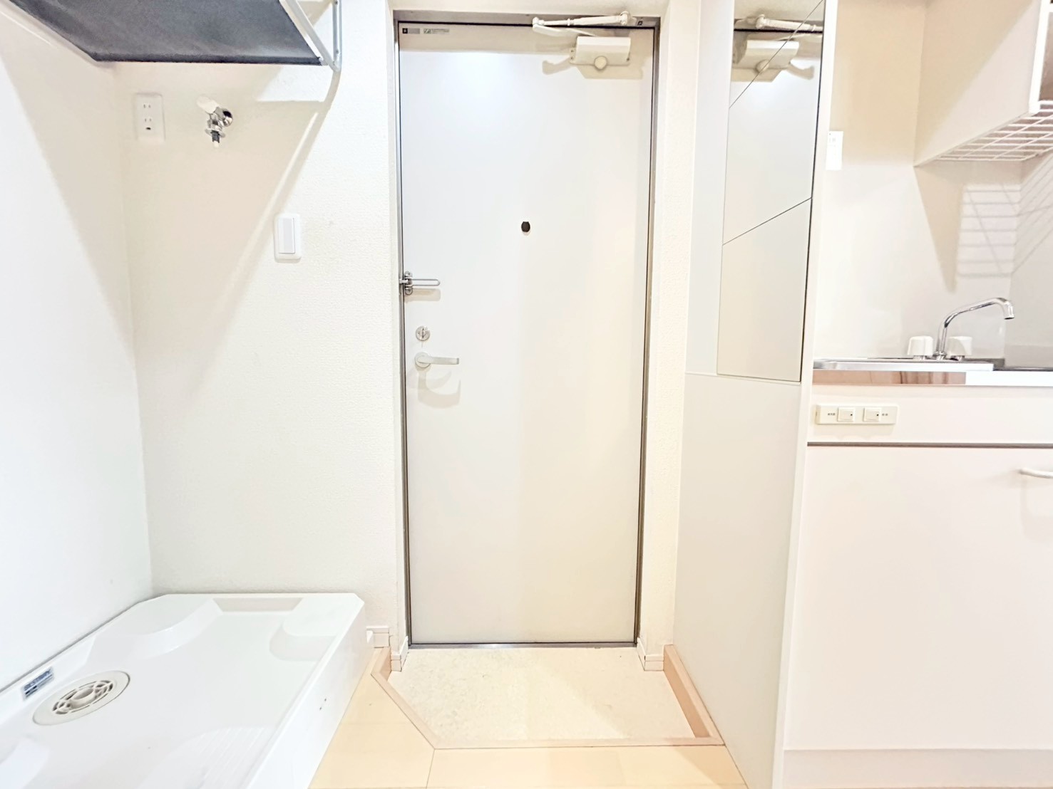 玄関　※他のお部屋となります。