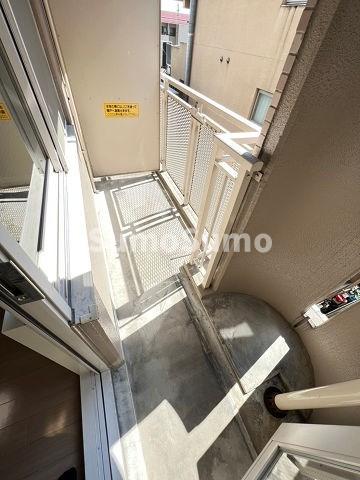 バルコニー　暖かな日差しのふりそそぐバルコニー