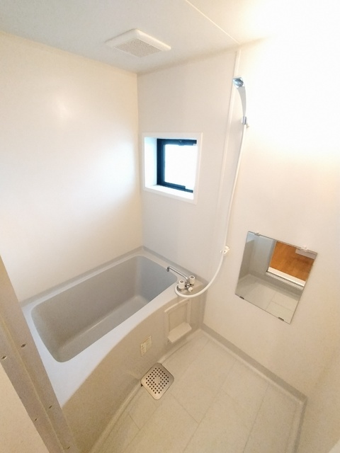 バス・シャワールーム　★★窓があるバスルームです♪★★※同タイプ参考写真