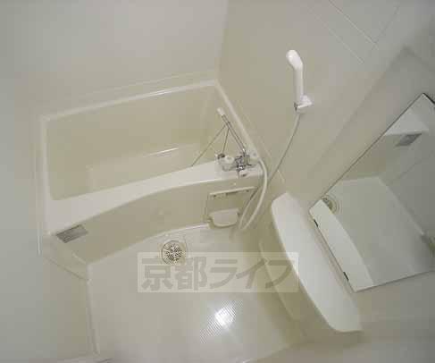 バス・シャワールーム　鏡付きです