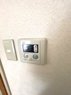 その他設備　給湯器のリモコンです