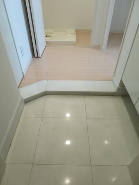 玄関　※別部屋参考写真