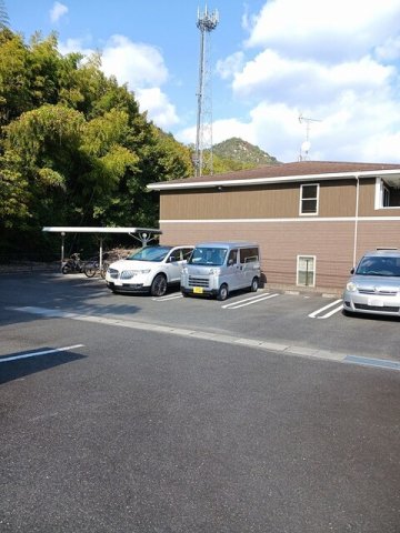 駐車場　駐車場に車を止められます