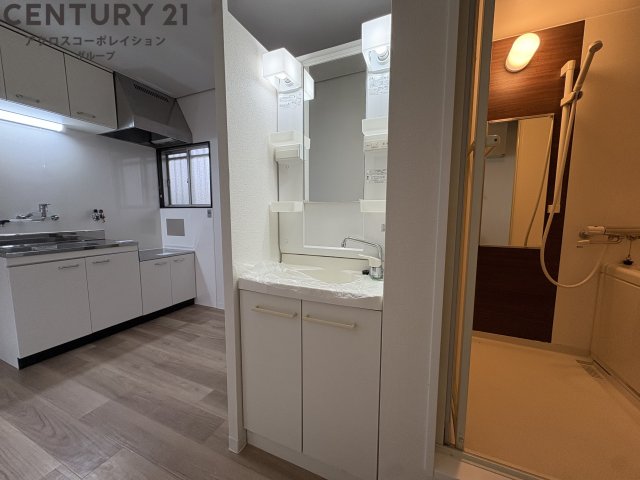 洗面設備　収納がたっぷりの洗面台