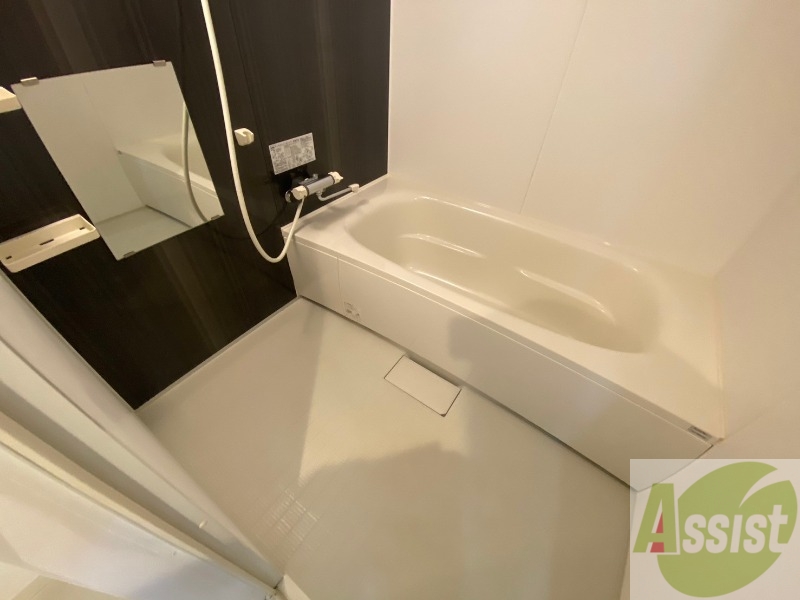 バス・シャワールーム　お風呂になります。一日の疲れを癒してくださいね。