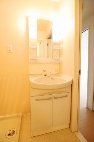 洗面設備　朝の支度にも助かる、独立の洗髪洗面化粧台