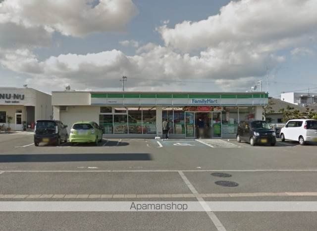 コンビニ　ファミリーマート（コンビニ）まで950m