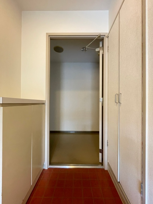 玄関　※別部屋参考写真