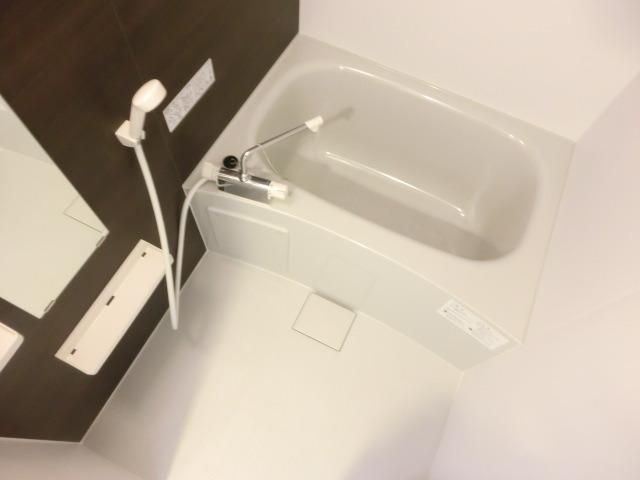 バス・シャワールーム　浴室乾燥機完備のバスルームです