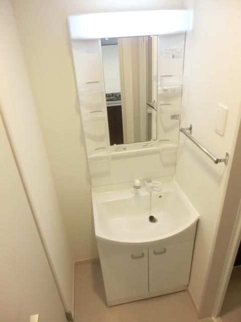 洗面設備　忙しい朝に嬉しいシャンプードレッサー完備