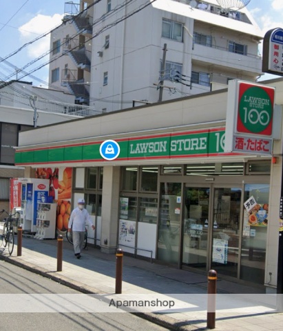 コンビニ　ローソンストア１００（コンビニ）まで215m