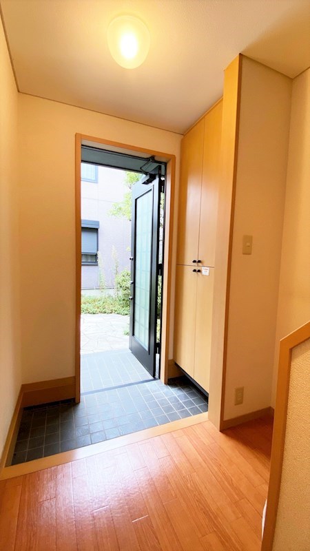 玄関　※現況優先となります。