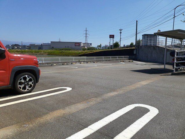 駐車場　車をお持ちの方に嬉しい駐車場付きの物件です