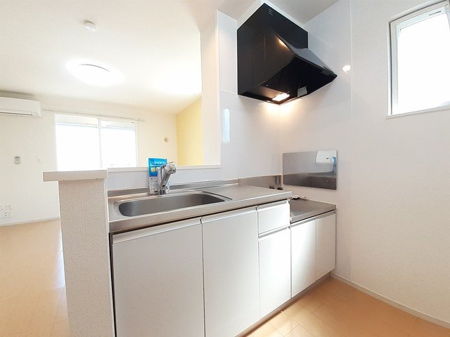 キッチン　コンパクトなキッチンで掃除もラクラク