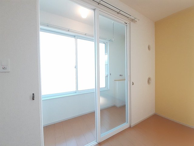 バルコニー　こちらサンルームになります