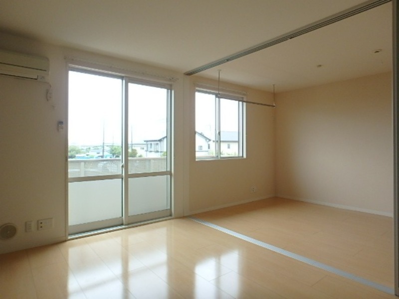 居室・リビング　図面と現状に相違がある場合には現状を優先