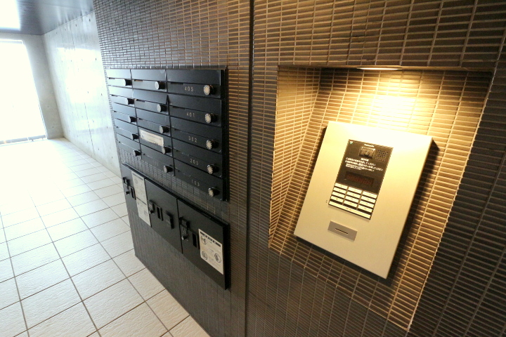 その他　便利な宅配ボックス付き！日中不在にしがちな方におすすめです！