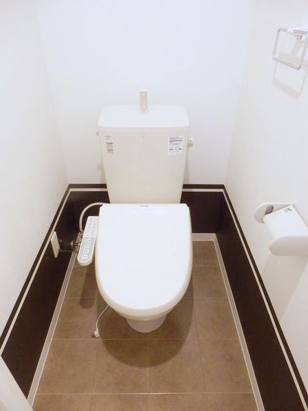 トイレ　落ち着いた雰囲気のトイレ、ウォシュレット付き！