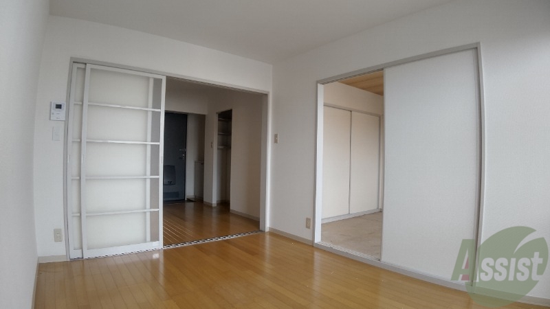 居室・リビング　綺麗な洋室のリビングで、とても清潔感がありますね