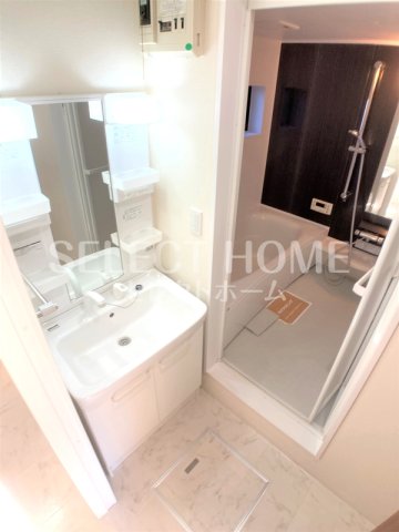 洗面設備　独立洗面化粧台付き 同型タイプ