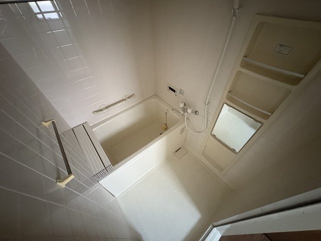 バス・シャワールーム　コンパクトで使いやすいお風呂です