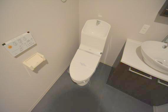 トイレ　綺麗なトイレにはウォシュレット標準装備です。