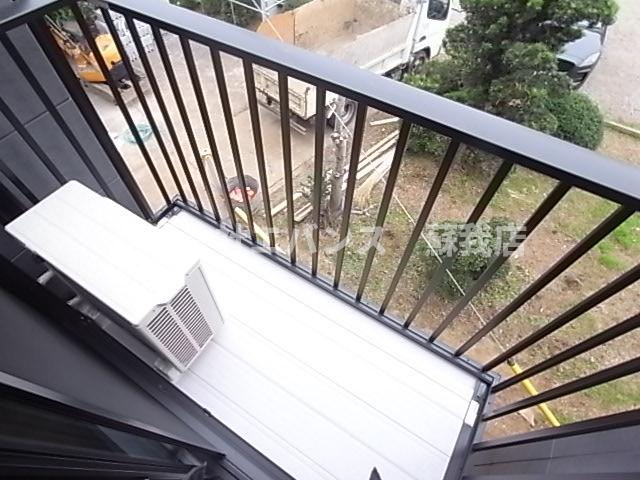 バルコニー　開放的で明るい空間を演出してくれるバルコニーです