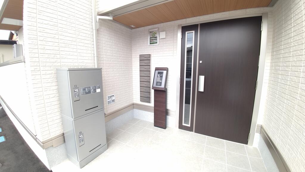 エントランス　オートロック、宅配ボックス