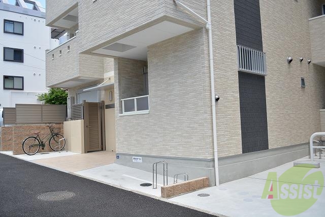 エントランス　オートロック付きのエントランスです。