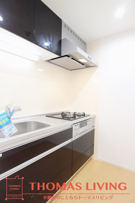 キッチン　3口コンログリル付きです。