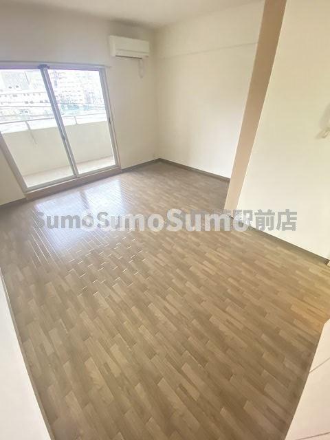 居室・リビング　こちらの居間で趣味の時間をお楽しみください