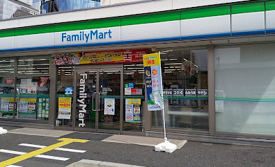 コンビニ　ファミリーマート 所沢緑町二丁目店（コンビニ）まで131m