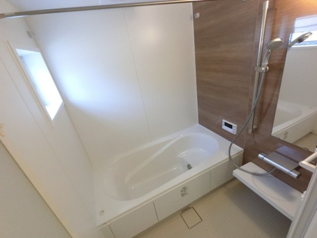 バス・シャワールーム　換気暖房乾燥機付浴室