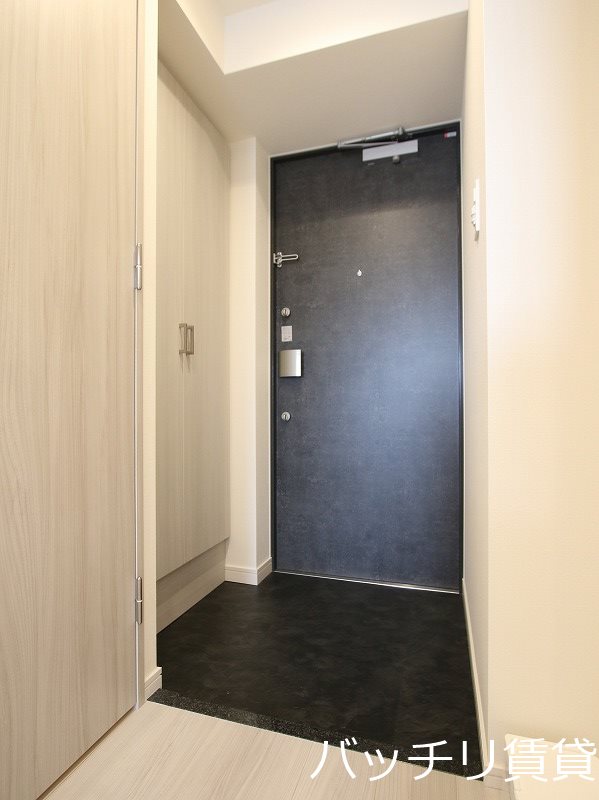 玄関　同型タイプの為、現状を優先致します。