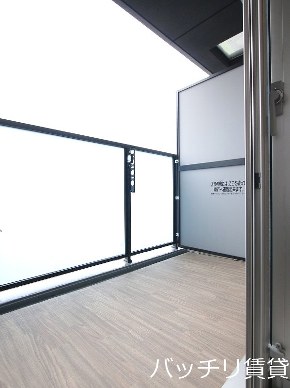 バルコニー　同型タイプの為、現状を優先致します。