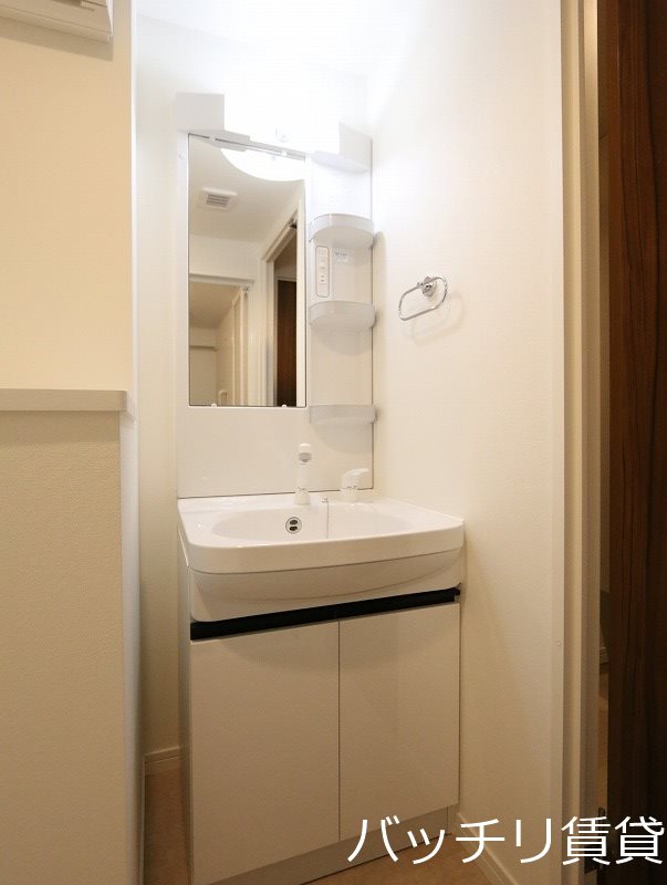 洗面設備　別号室の画像。現況を優先します。