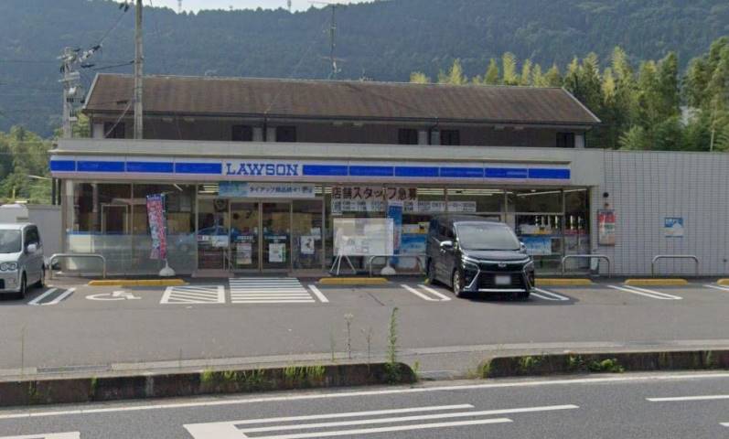 コンビニ　ローソン（コンビニ）まで861m