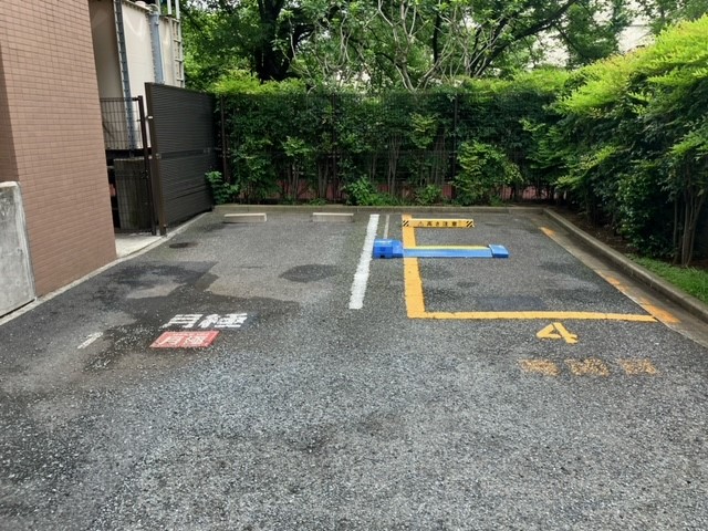 その他設備　車をお持ちの方に嬉しい駐車場付きの物件です