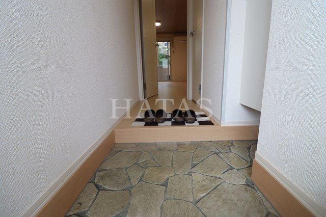 玄関　同物件別部屋です。