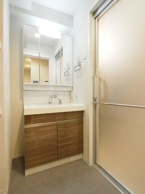 洗面設備　スペースが確保できる洗面所です