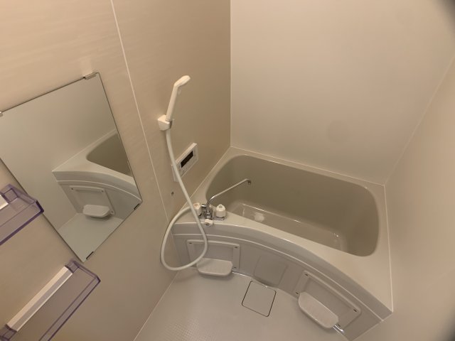 バス・シャワールーム　バストイレセパレートタイプのシンプルな浴室です！