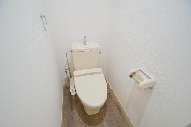 トイレ　ウォシュレット付きです。