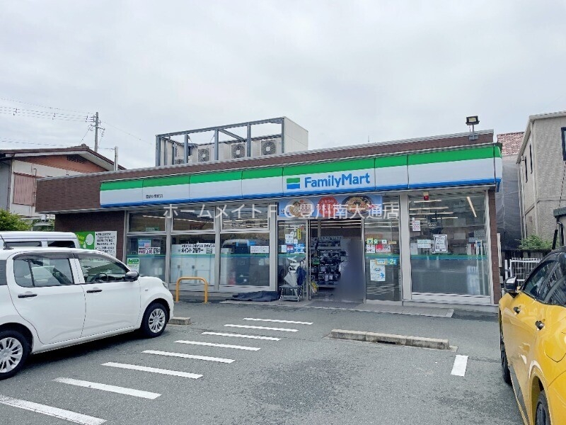 コンビニ　ファミリーマート豊橋草間町店（コンビニ）まで644m